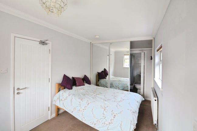 Double Room with Ensuite - East Cowes  Main Photo