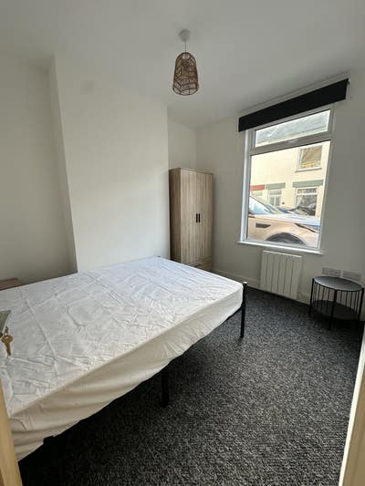Rooms to let in a newly refurbished property Main Photo
