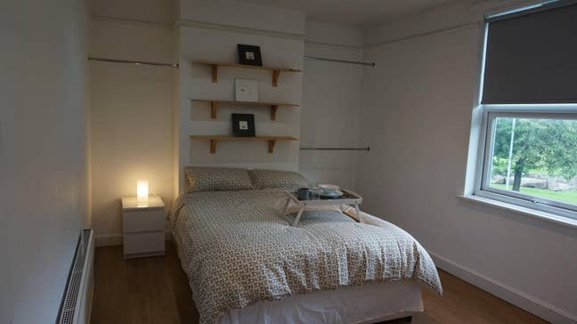 Large Double Room WV1 -Only 1 Left!! Main Photo