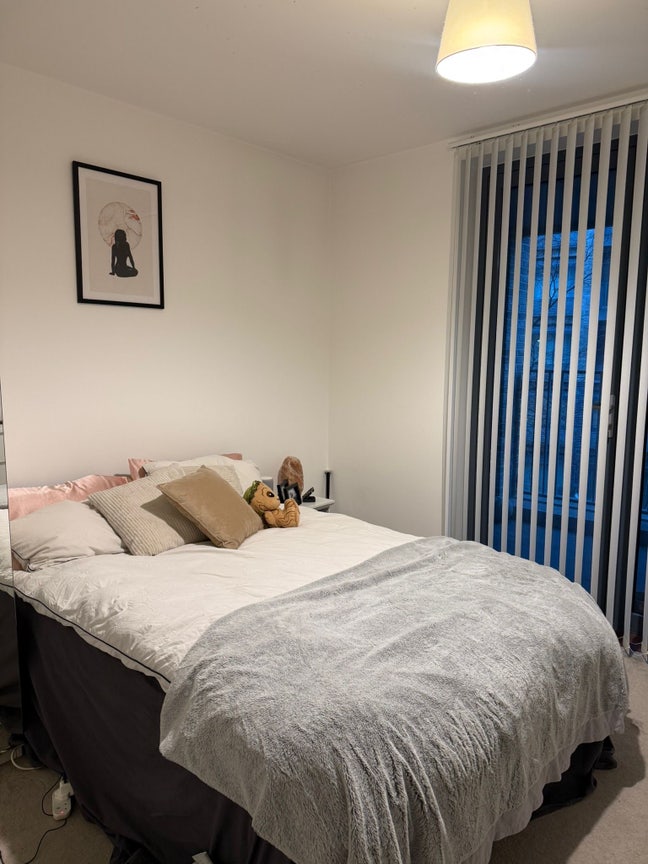 Room for rent nice Nine Elms area Main Photo