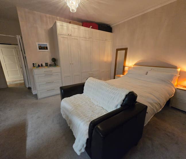 Large double-ensuite in clean & quiet Clifton flat Main Photo