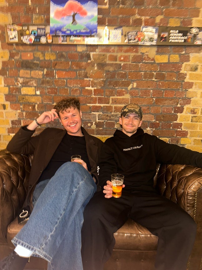 📍 LOOKING FOR 2 ROOMS Main Photo