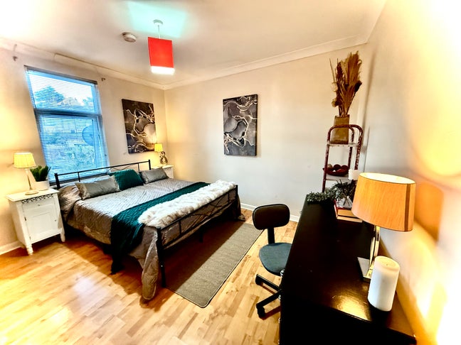 Large Furnished Double Room Available Now Main Photo