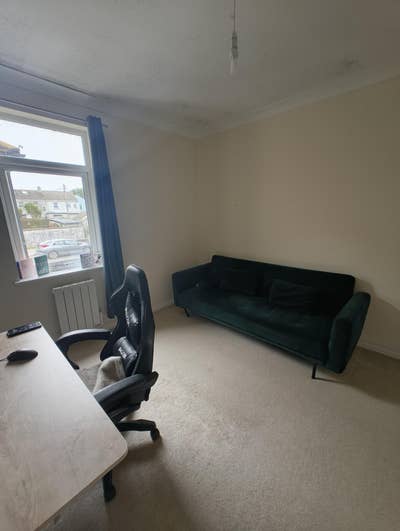Affordable Double Room Available & Bills Included Main Photo