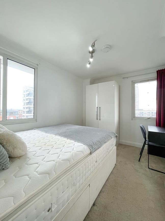 Bright Double Aspect Room -  Top Floor Flat  Main Photo