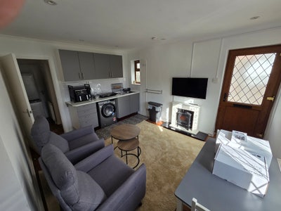 Executive Let. Annexe in Riverside House Main Photo