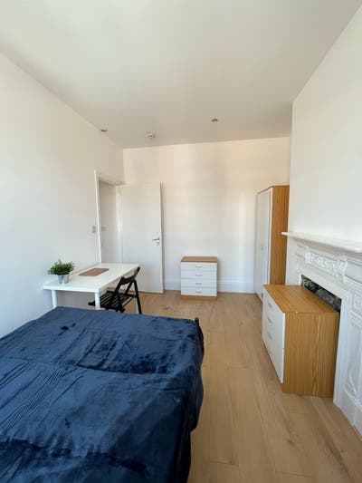 ✨Large Double Room in *NW2* Main Photo