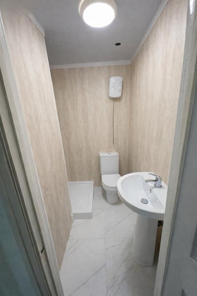 Newly refurbished large apartment in the city  Main Photo