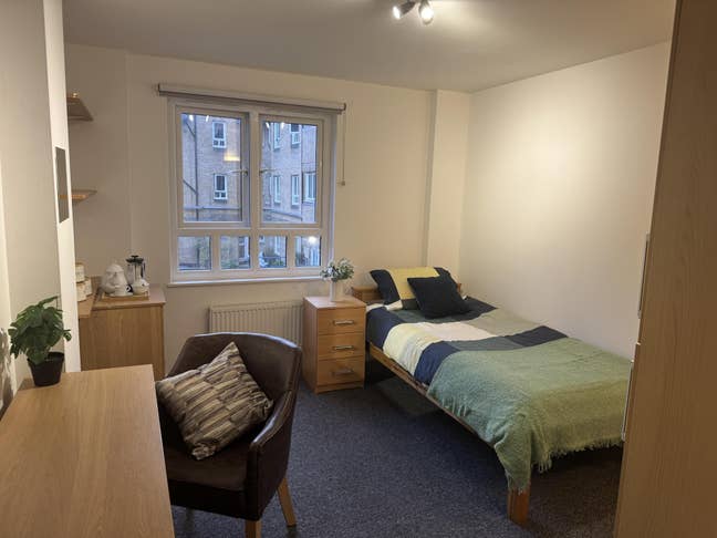 Affordable Room, Well-Located, Available Now Main Photo