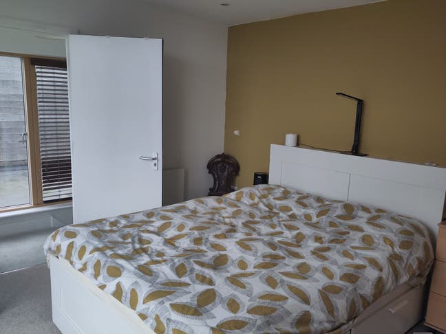 Lovely en-suite room with balcony and aircon Main Photo