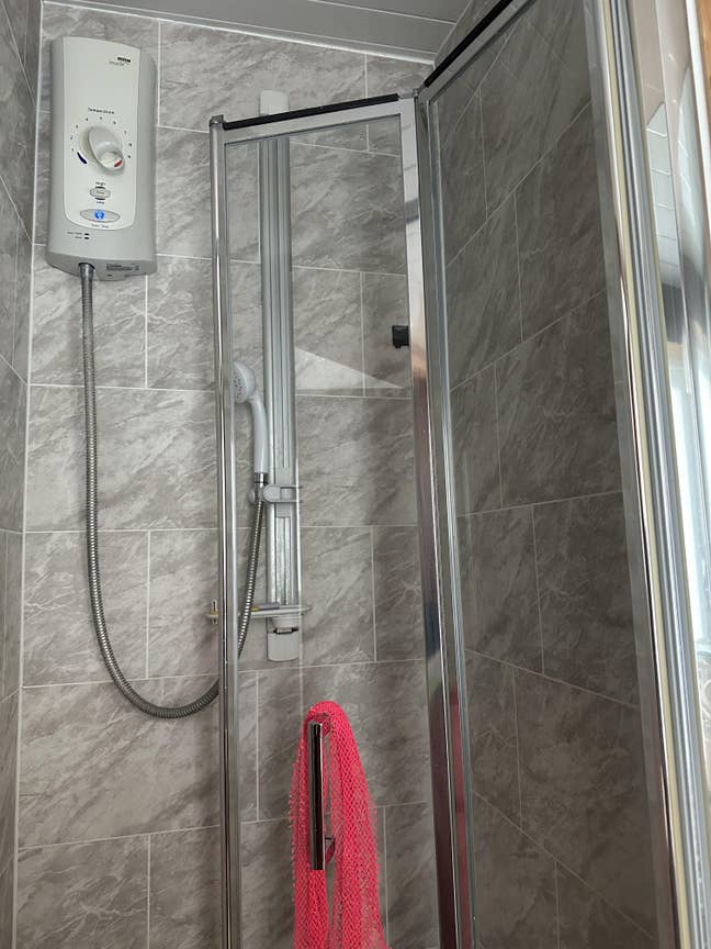 En suit to let Main Photo