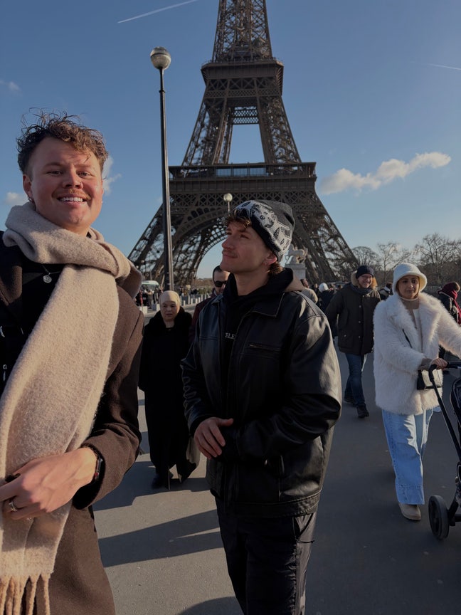 2 aussie working professionals  Main Photo