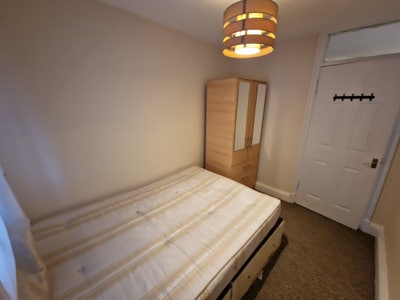 Large Single Room Zone 2 All Bills included Main Photo