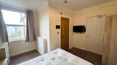 LUXURY House share. Available now! Main Photo