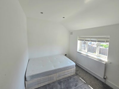 Large Double Room, All Bills Inc, in Greenwich Main Photo