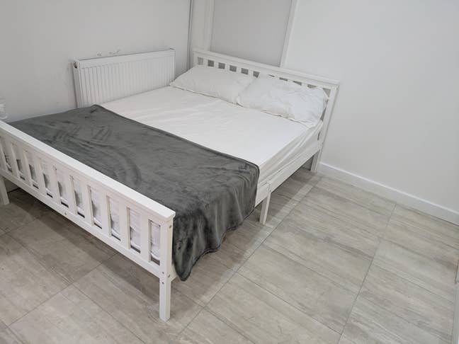 Private Studio- Kitchen & Ensuite- Bills included Main Photo