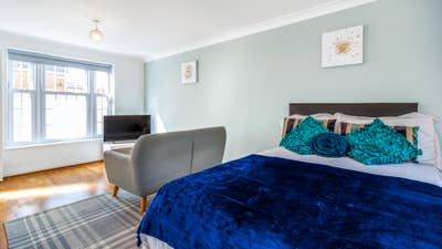 Designed For Comfort Property Near Sugar Way 🥰 Main Photo