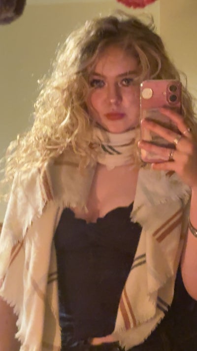 I am a female student aged 19. I am looking f... Main Photo