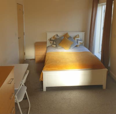 Beautiful Double Room with Free Maid Main Photo