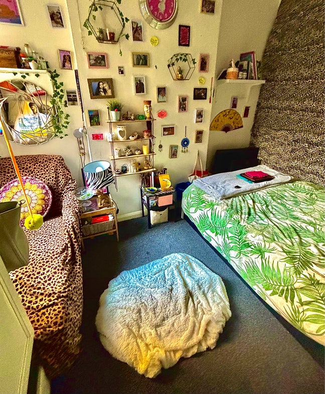 Double Room by Tooting Broadway Station 🌼💛✨ Main Photo