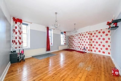 Large Double Room Main Photo