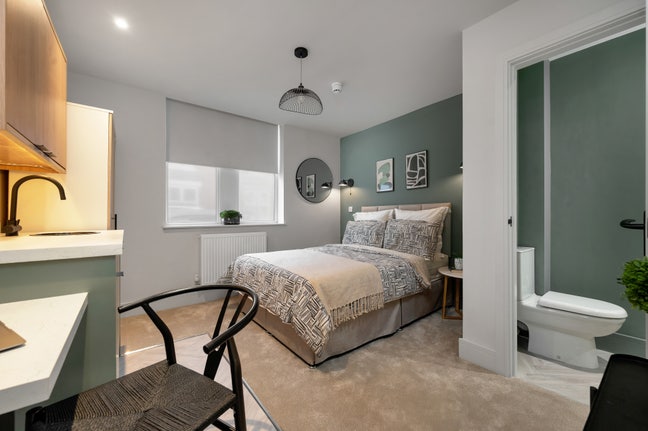 🏡 Modern 6-Bedroom Professional House Share | Cen Main Photo