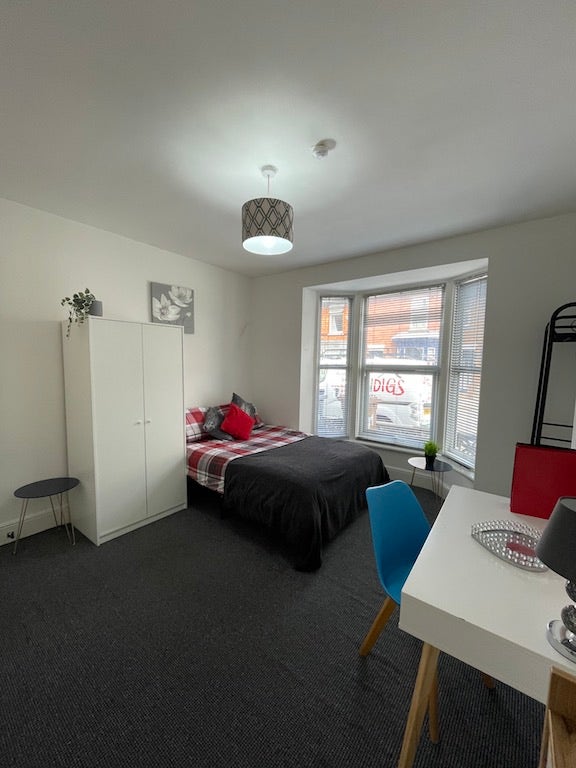 Student Room Available Main Photo