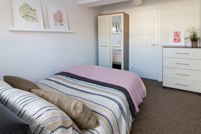 Beautiful double en-suite in the town centre! 🏠 Main Photo