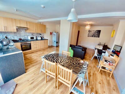 🏡Cozy Top Floor Room Great House NW10🏡 Main Photo