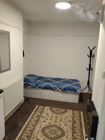 1 Double Ensuite Room available in TW14 8NA Main Photo