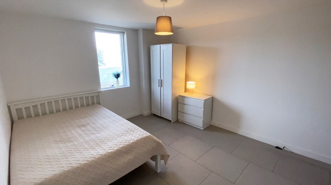 🌕 En Suite in modern flat, couples welcome Main Photo