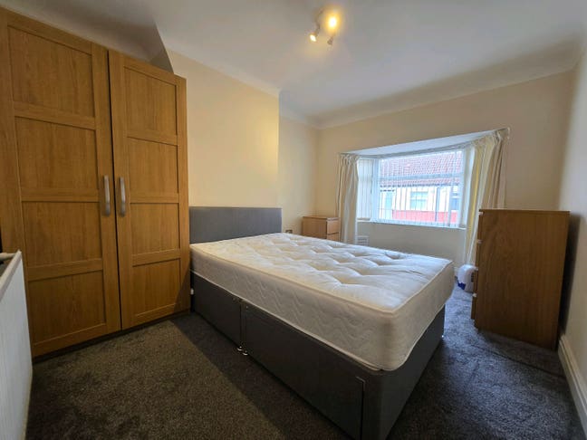 Double room in friendly female shared house  L18 Main Photo