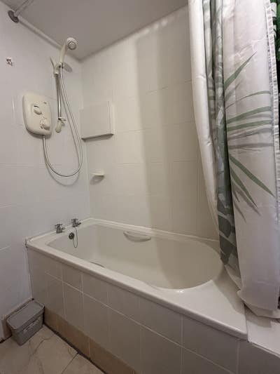 Bright Double Rm. in a homely chic flat  Main Photo