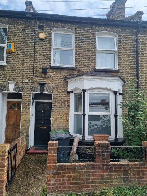 Room available for April (free from 17th March) Main Photo