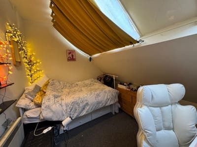 Double room ideal for creatives in NW10 Main Photo