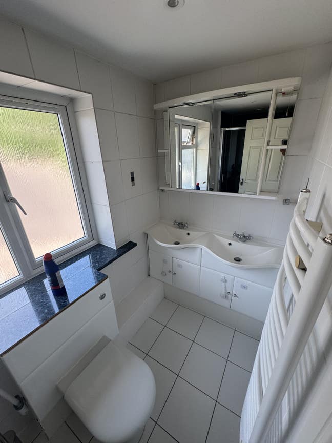 Double room for rent - Great location Main Photo