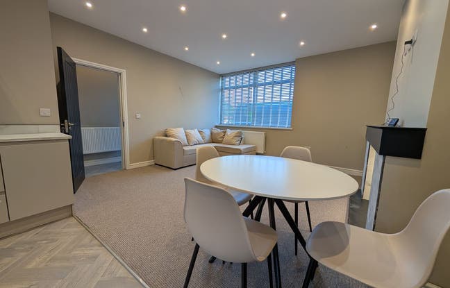 ENsuite ROOM TO RENT For Professionals Main Photo