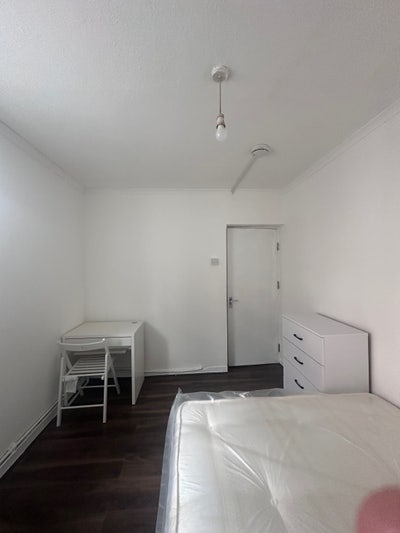 Double Room Near Bow  church station  Main Photo