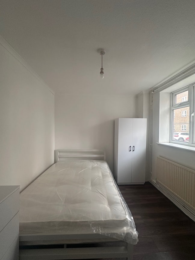 Double Room Near Bow  church station  Main Photo