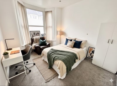 2 Superb Rooms - 5min to Station & Close to Shops! Main Photo