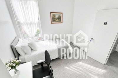 2 Superb Rooms - 5min to Station & Close to Shops! Main Photo