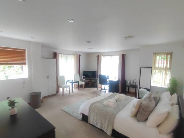 Female Friendly Double Room to Rent Northwood HA6 Main Photo