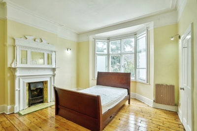 Spacious Ensuite Double – Garden & Terrace Main Photo