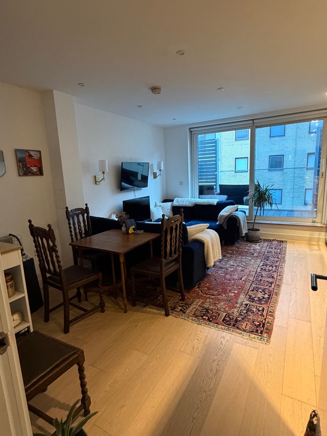 Spacious Double Room- Available Immediately Main Photo