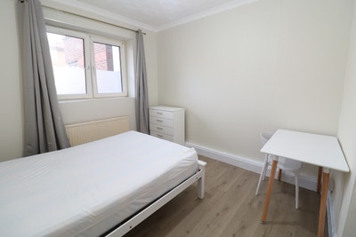 Spacious Room in Bethan Green! 0 Deposit Main Photo