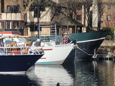 Unique 1‑Bed Boat Home in South Dock (Zone 2) Main Photo