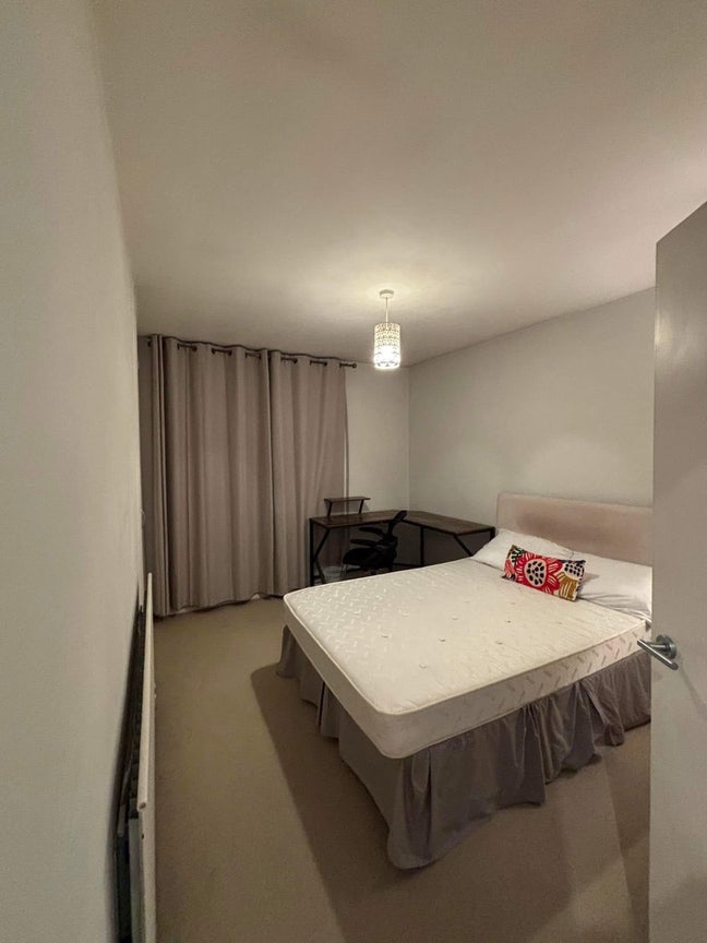 Large one bedroom W12 Main Photo