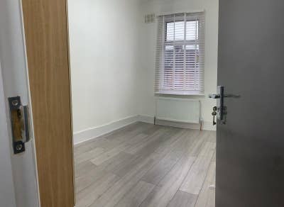 🛏️ Double Rooms – Near East Ham Tube Station - E6 Main Photo