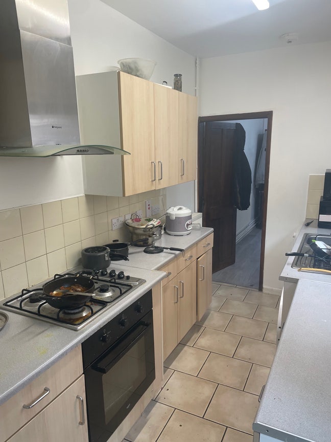 Double Bedroom Available  Main Photo