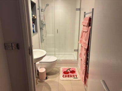 Double bedroom with private bathroom  Main Photo